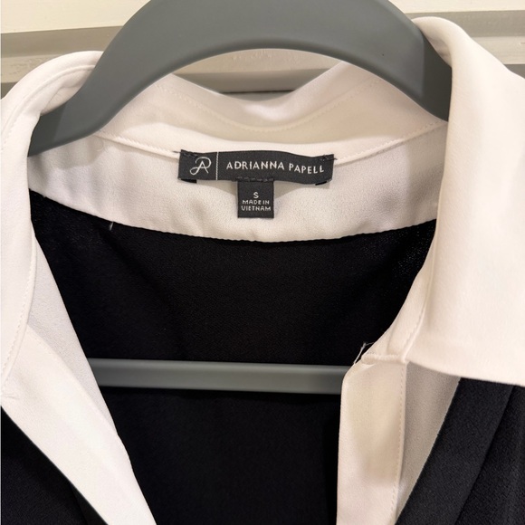 Adrianna Papell Black and White V-Neck Blouse - Picture 2 of 4